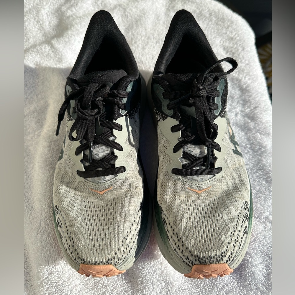 Women’s Hoka Challenger ATR 7. Size 7